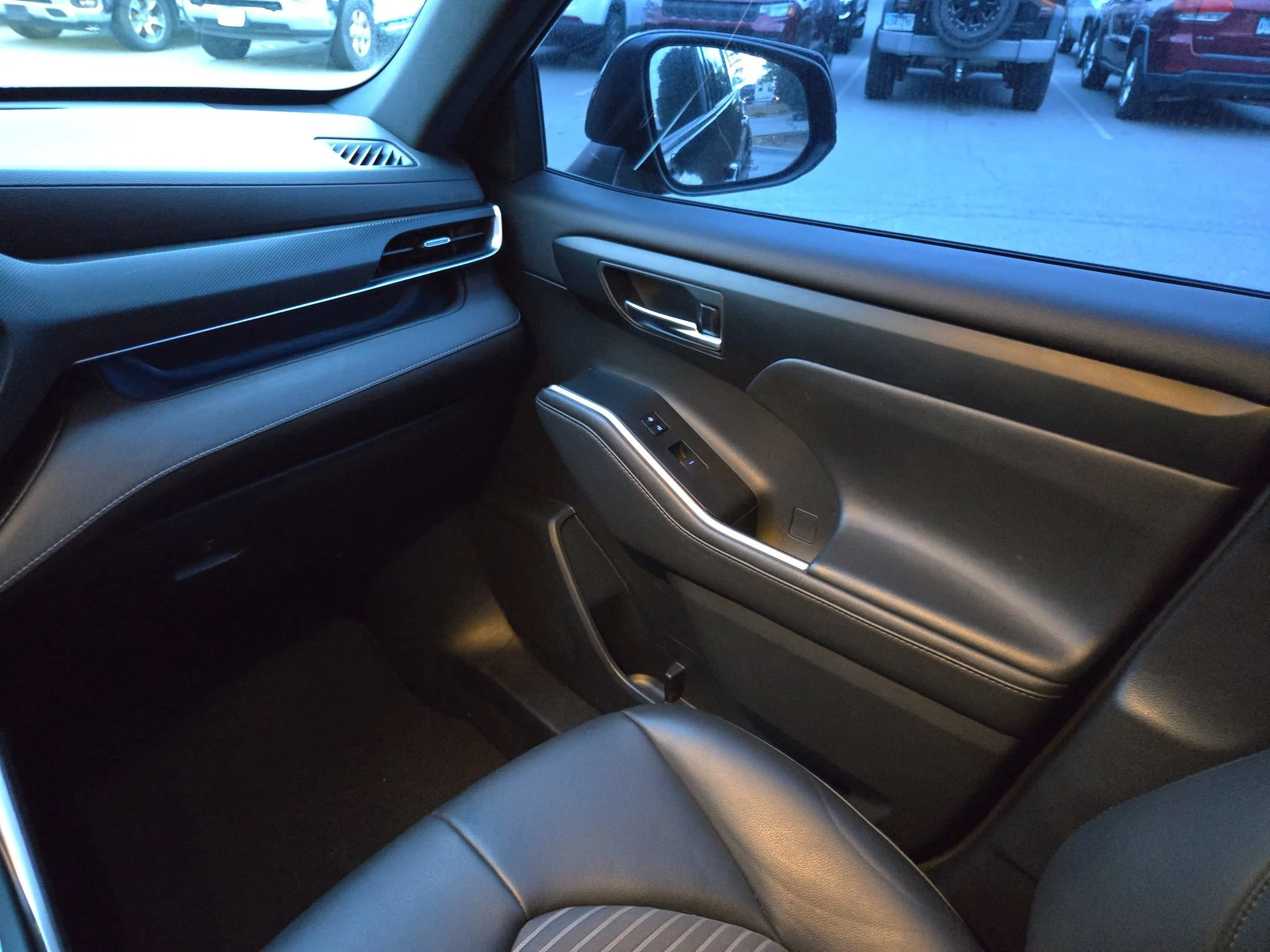 Used 2021 Midnight Black Metallic Toyota XSE image 11
