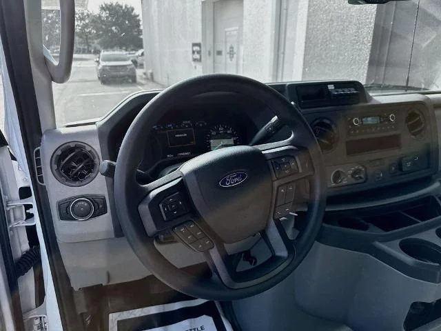 New 2027 Oxford White Ford E-350 SRW image 47