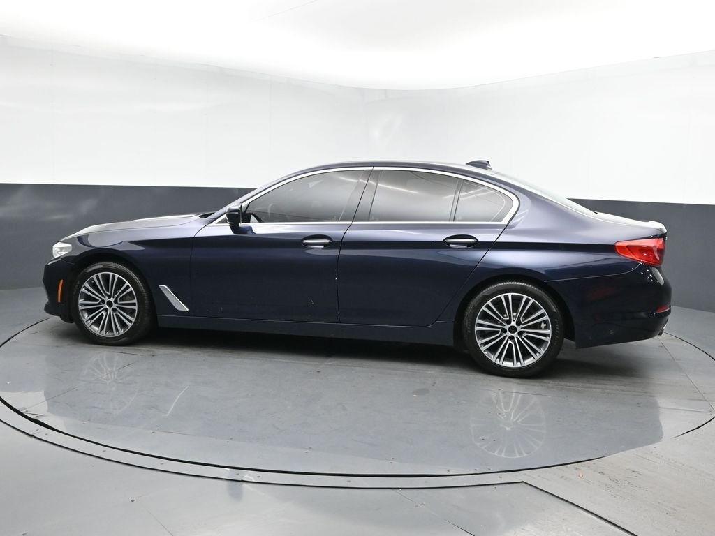 Used 2018 Blue BMW 530i xDrive image 4