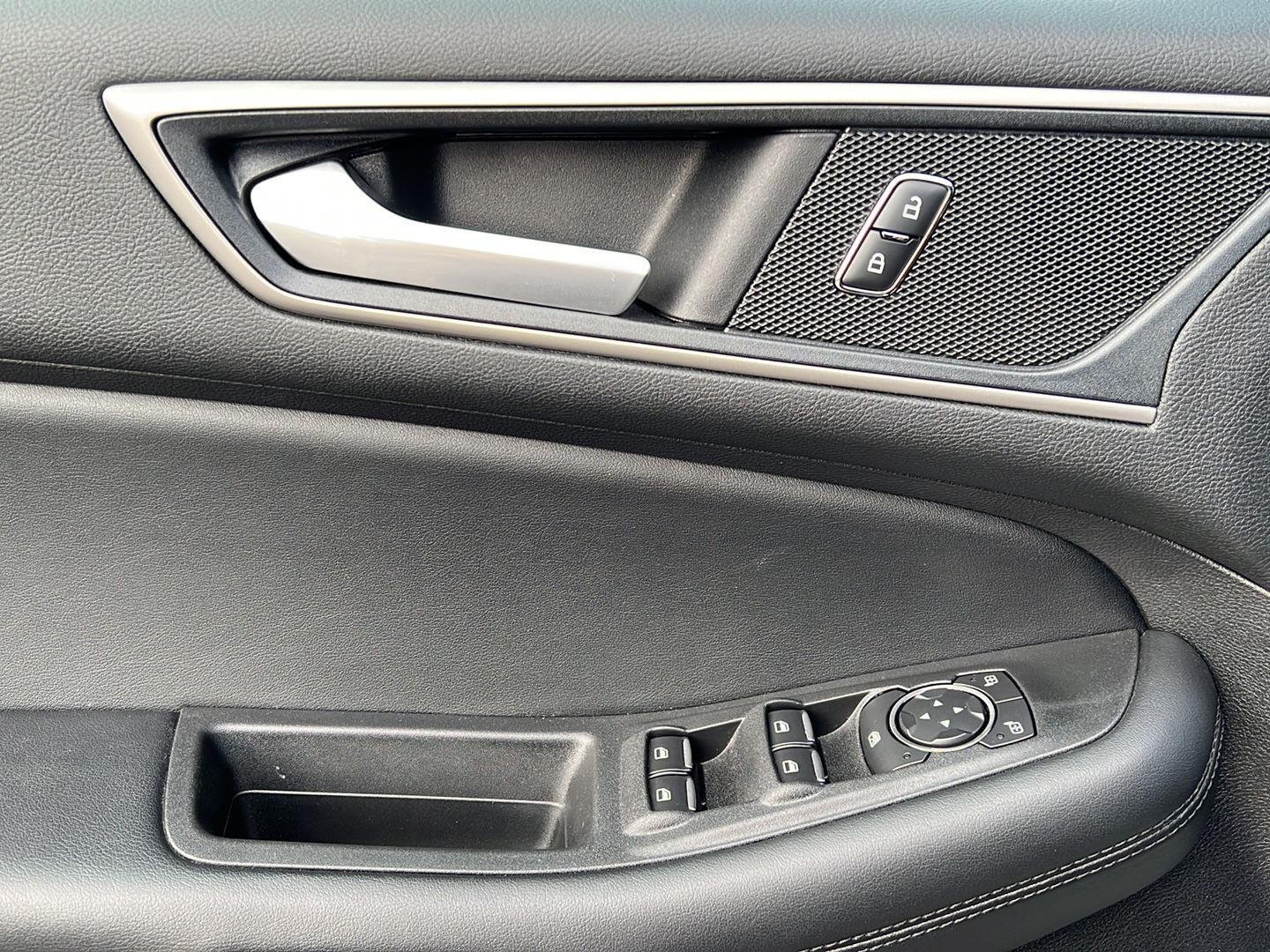 Used 2021 Iconic Silver Ford SEL image 17