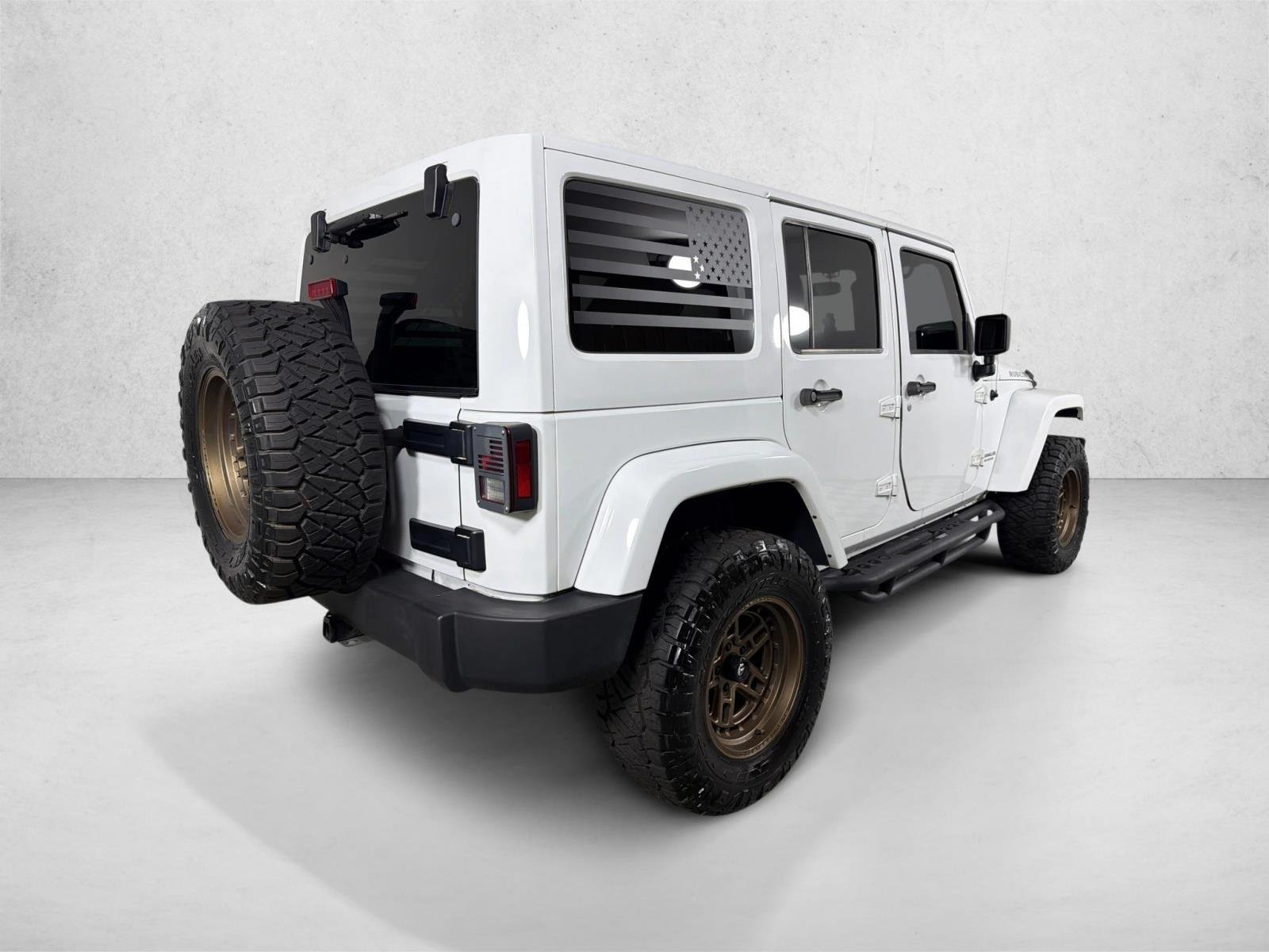 Used 2016 Bright White Clearcoat Jeep Rubicon image 3