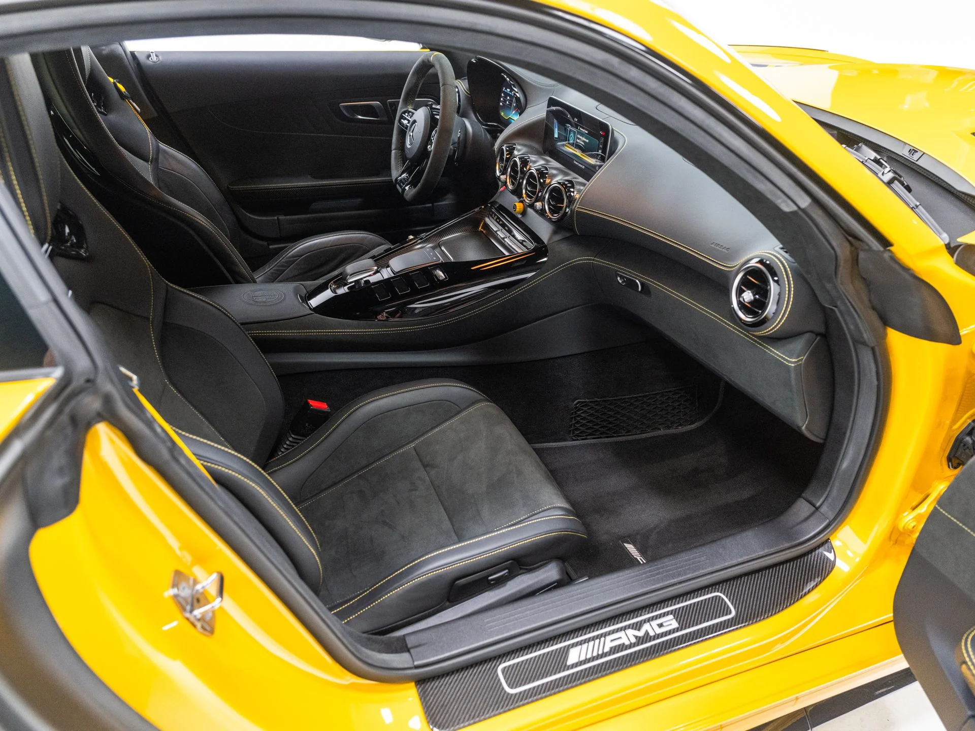 Used 2020 AMG Solarbeam Yellow Metallic Mercedes-Benz R image 36