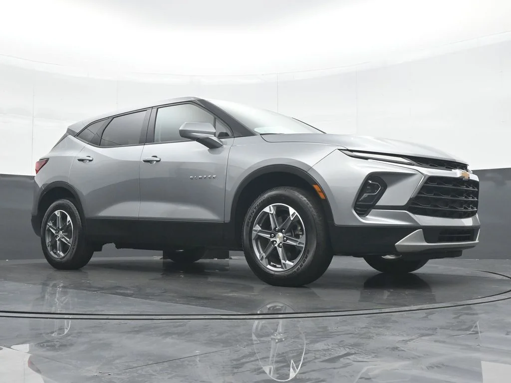 Used 2025 Gray Chevrolet LT image 34