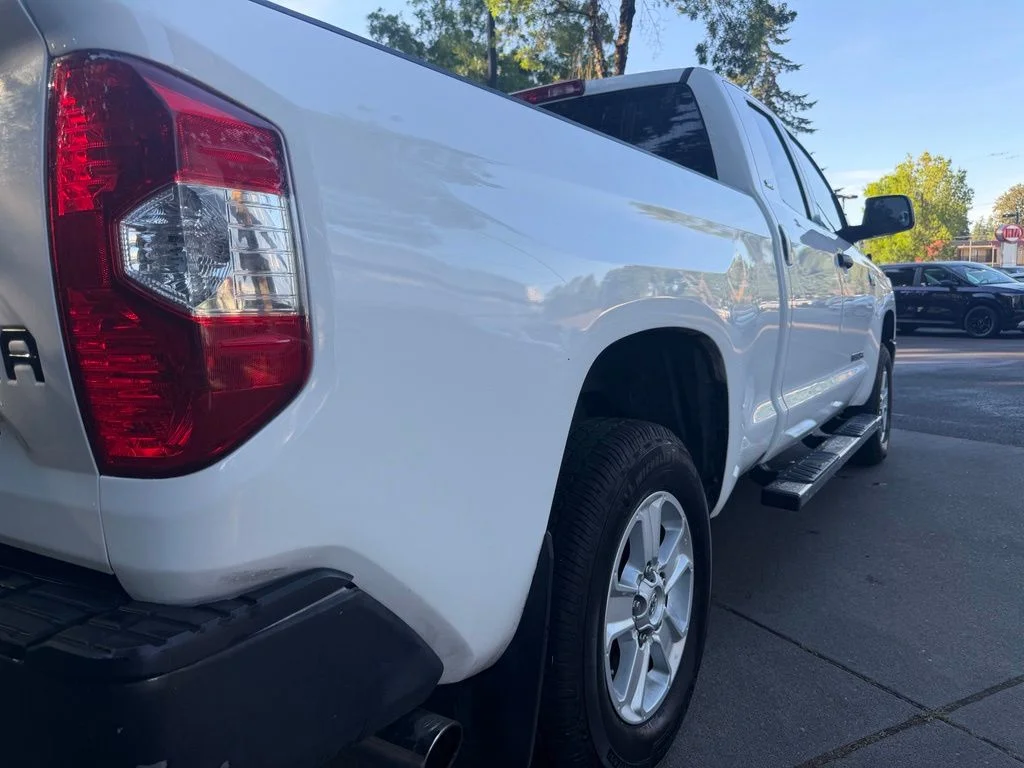 Used 2018 Super White Toyota SR5 image 4
