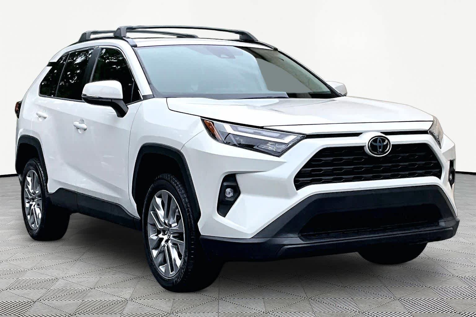 Used 2022 Blizzard Pearl Toyota XLE Premium image 3