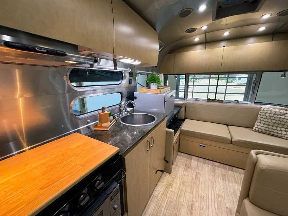 Used 2015  AIRSTREAM  image 34