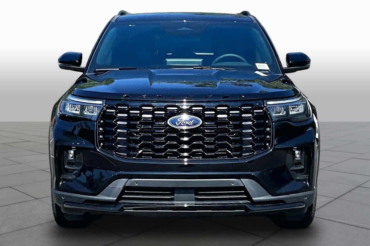 New 2026 Agate Black Metallic Ford ST-Line image 3