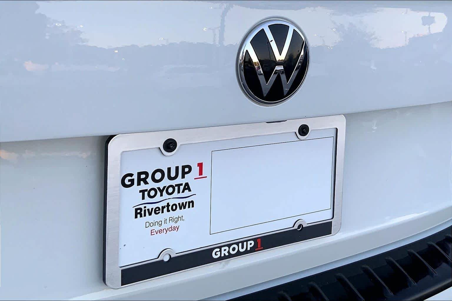 Used 2024 Pure White Volkswagen Sport image 9