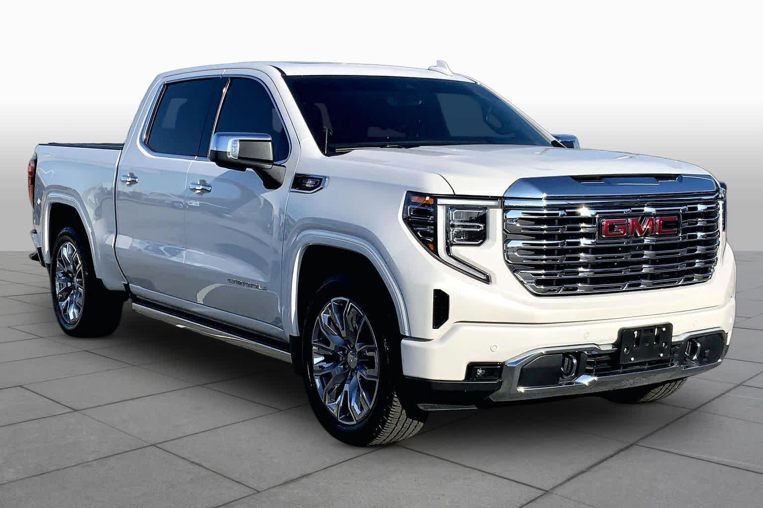 Used 2024 White Frost Tricoat GMC Denali image 3