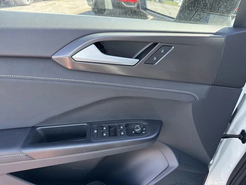 New 2026 White Volkswagen 1.5T SE Black image 17