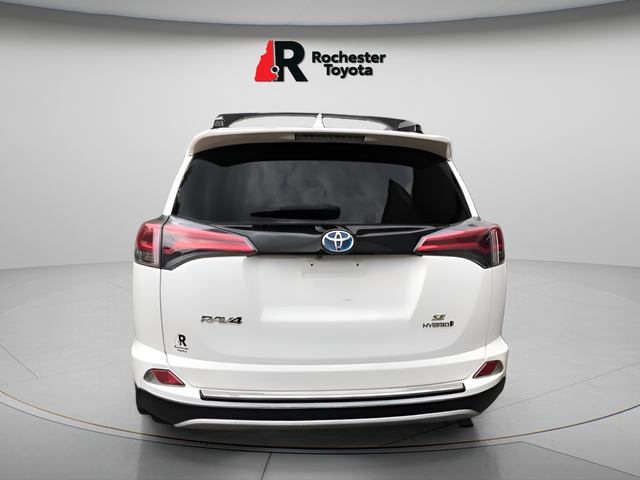 Used 2018 White Toyota SE image 6