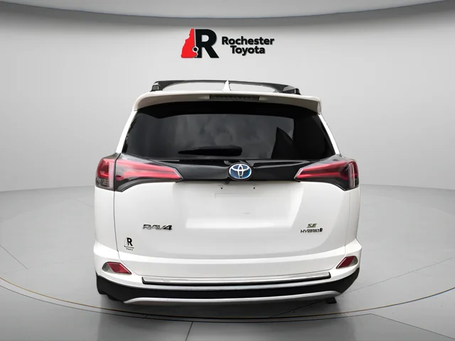 Used 2018 White Toyota SE image 6