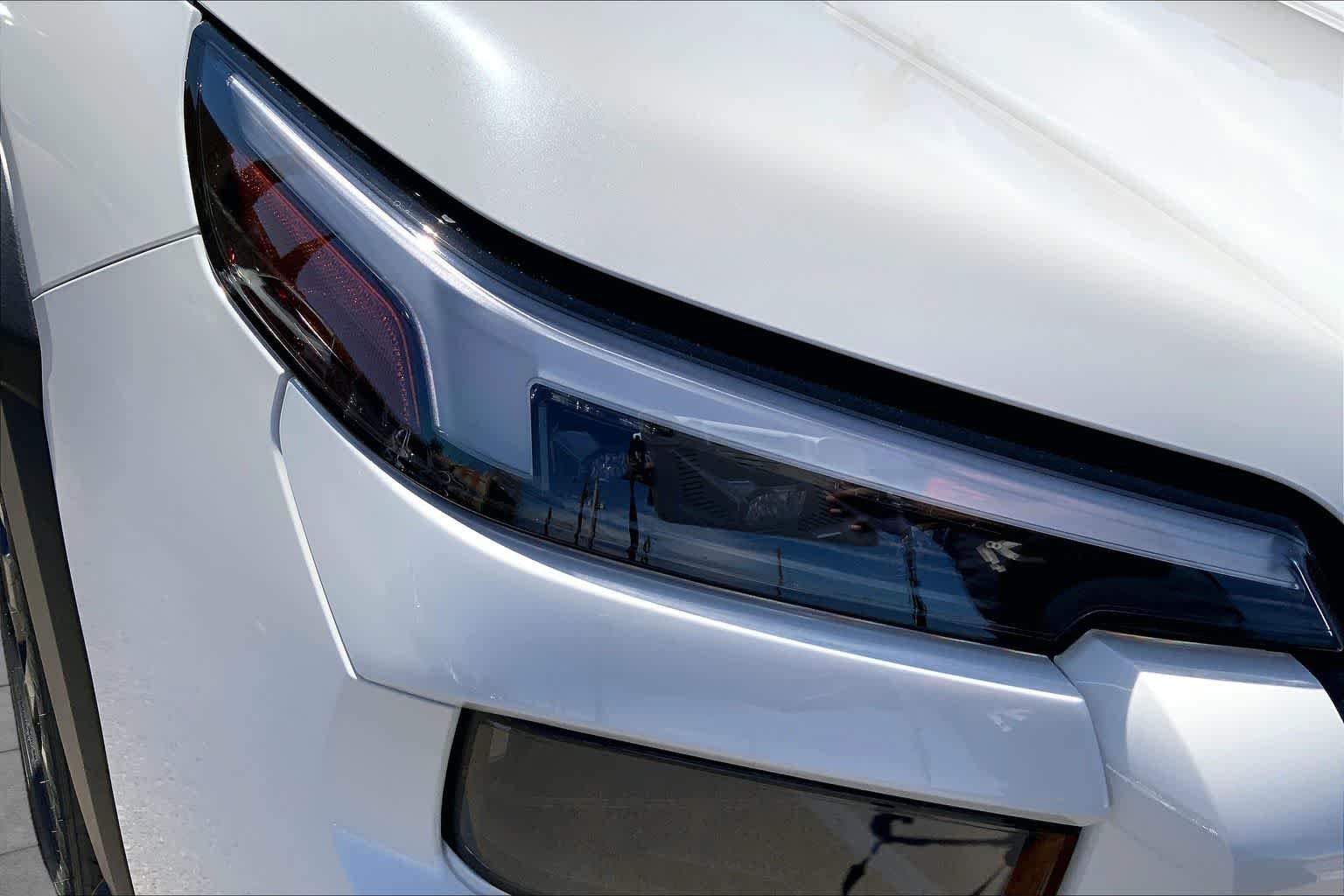 New 2026 CRYSTAL WHITE PEARL Subaru Limited image 13