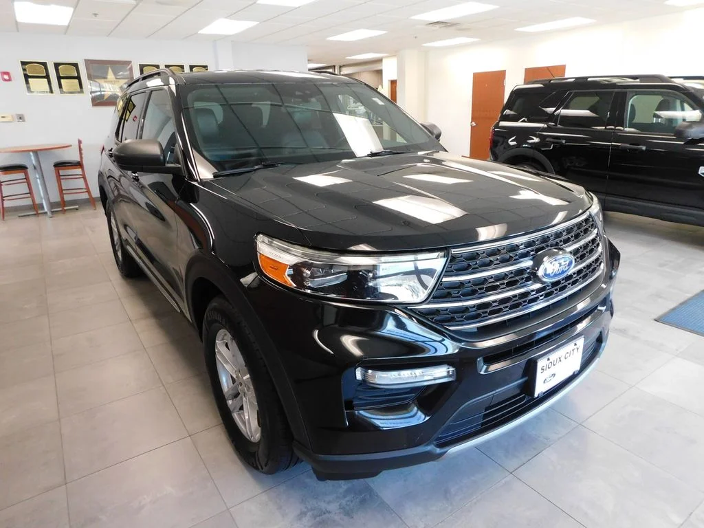 Used 2020 Agate Black Metallic Ford XLT image 3