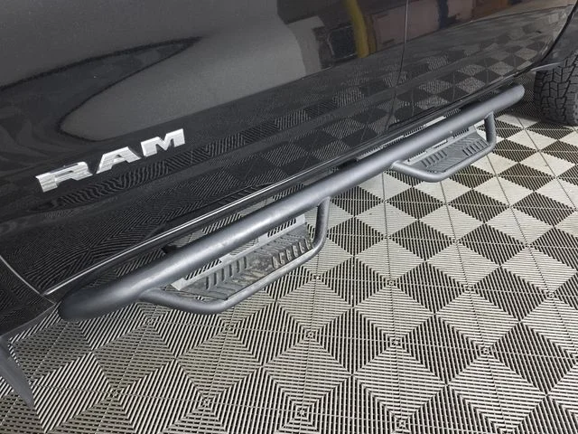 Used 2019 Diamond Black Ram Big Horn/Lone Star image 9