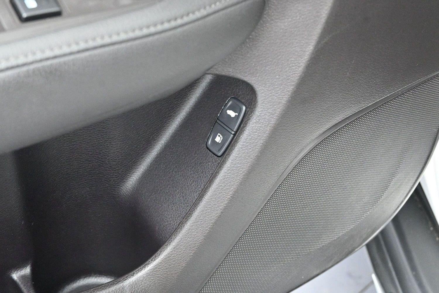 Used 2018 White Diamond Pearl Acura w/Technology Pkg image 15
