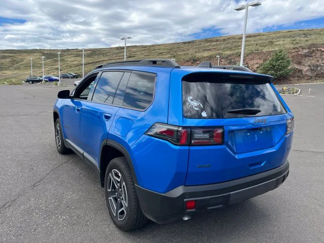 Used 2026 Hydro Blue Pearlcoat Jeep Laredo image 10