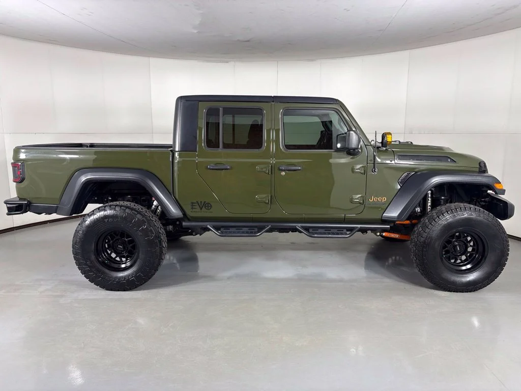 Used 2022 Green Jeep Sport image 9