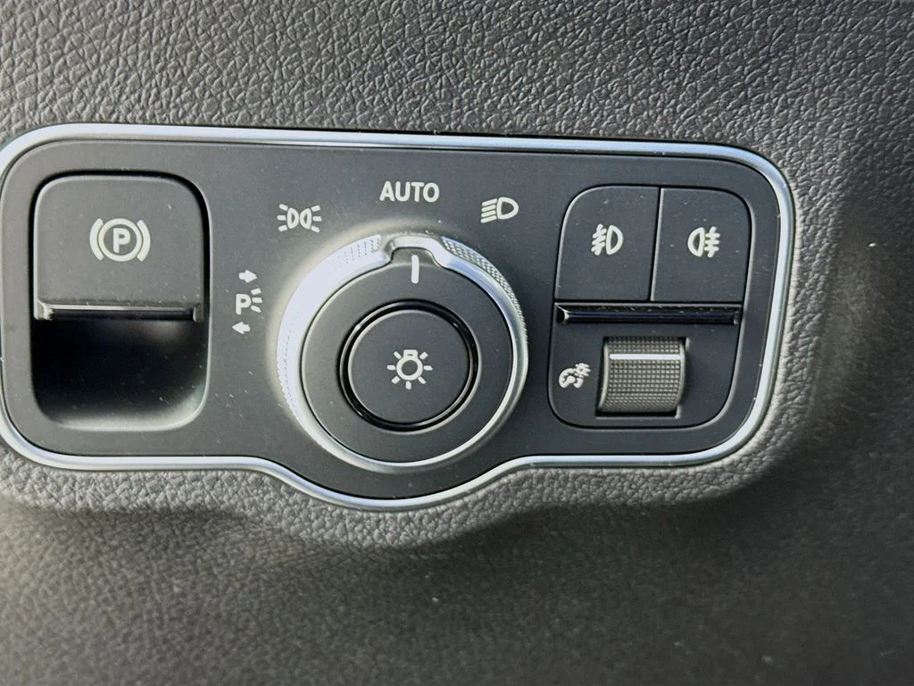 2025 Mercedes-Benz GLB Base - Photo 11