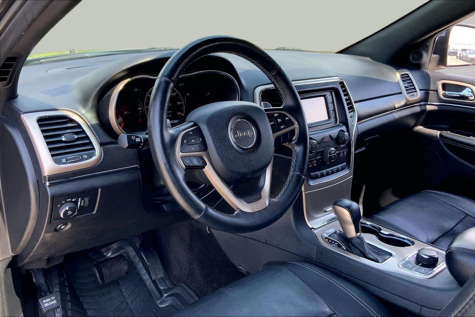 Used 2017 Granite Crystal Metallic Clearcoat Jeep Limited image 17
