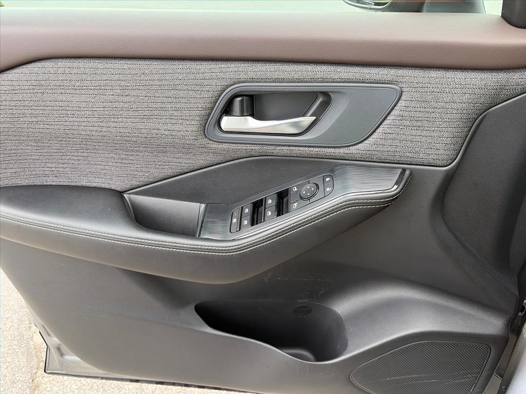 2021 Nissan Rogue SV - Photo 22