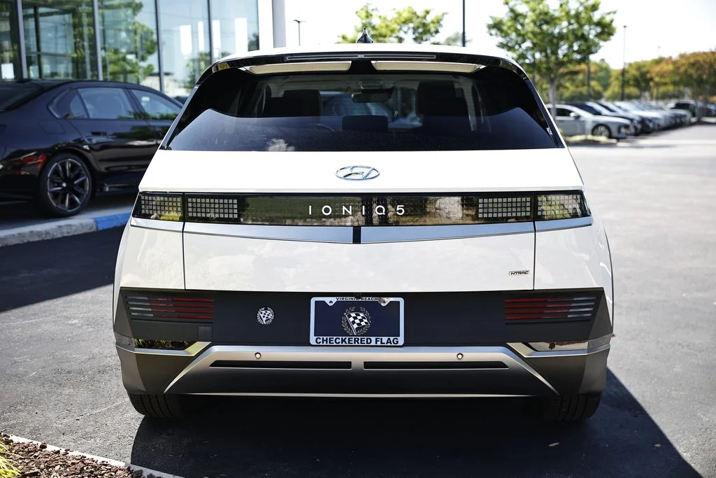 Used 2023 Atlas White Hyundai SEL image 6