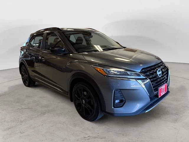 Used 2022 Gray Nissan SR image 8