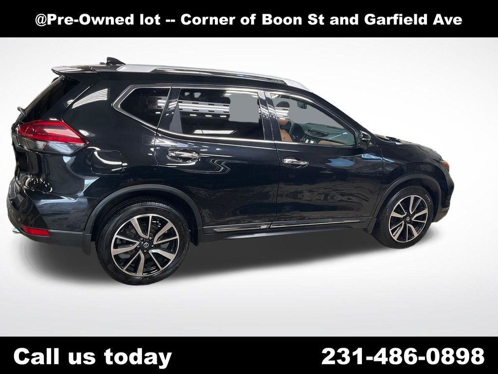 Used 2019  Nissan SL image 6