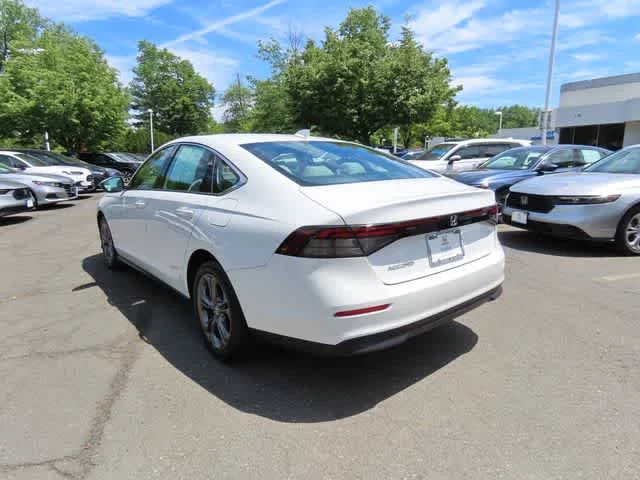 Certified Used 2023 Platinum White Pearl Honda  image 4
