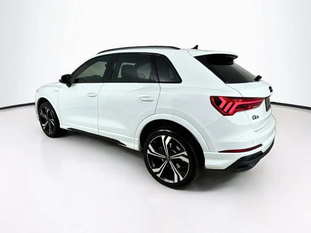 Used 2024  Audi Premium Plus image 5