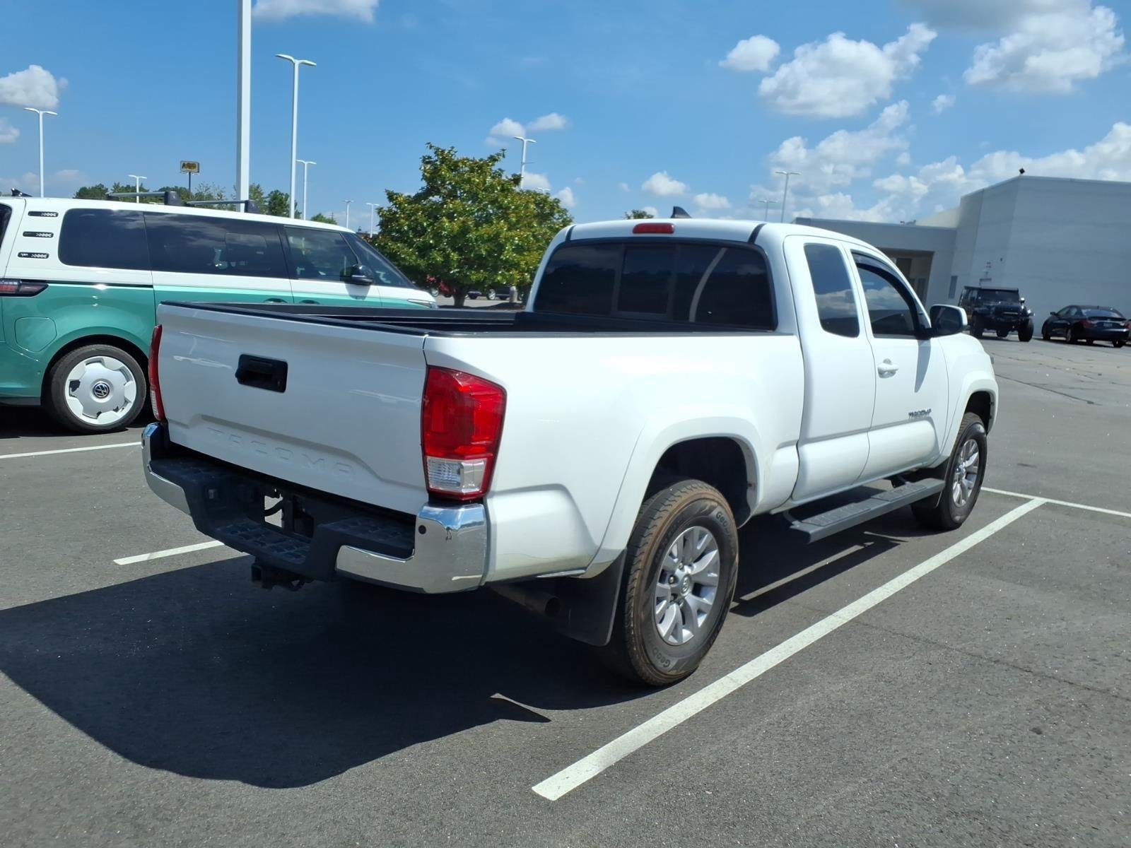 Used 2017  Toyota SR image 3
