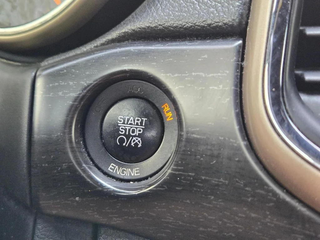 Used 2014 Red Jeep Laredo image 25