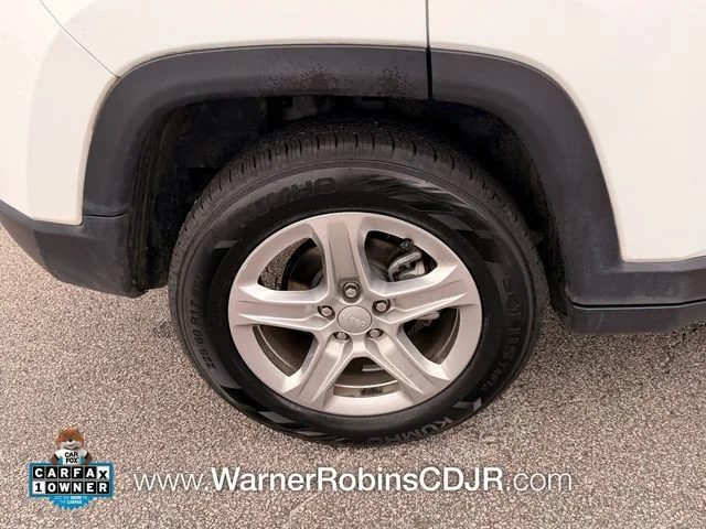 Used 2024 White Jeep Latitude image 17