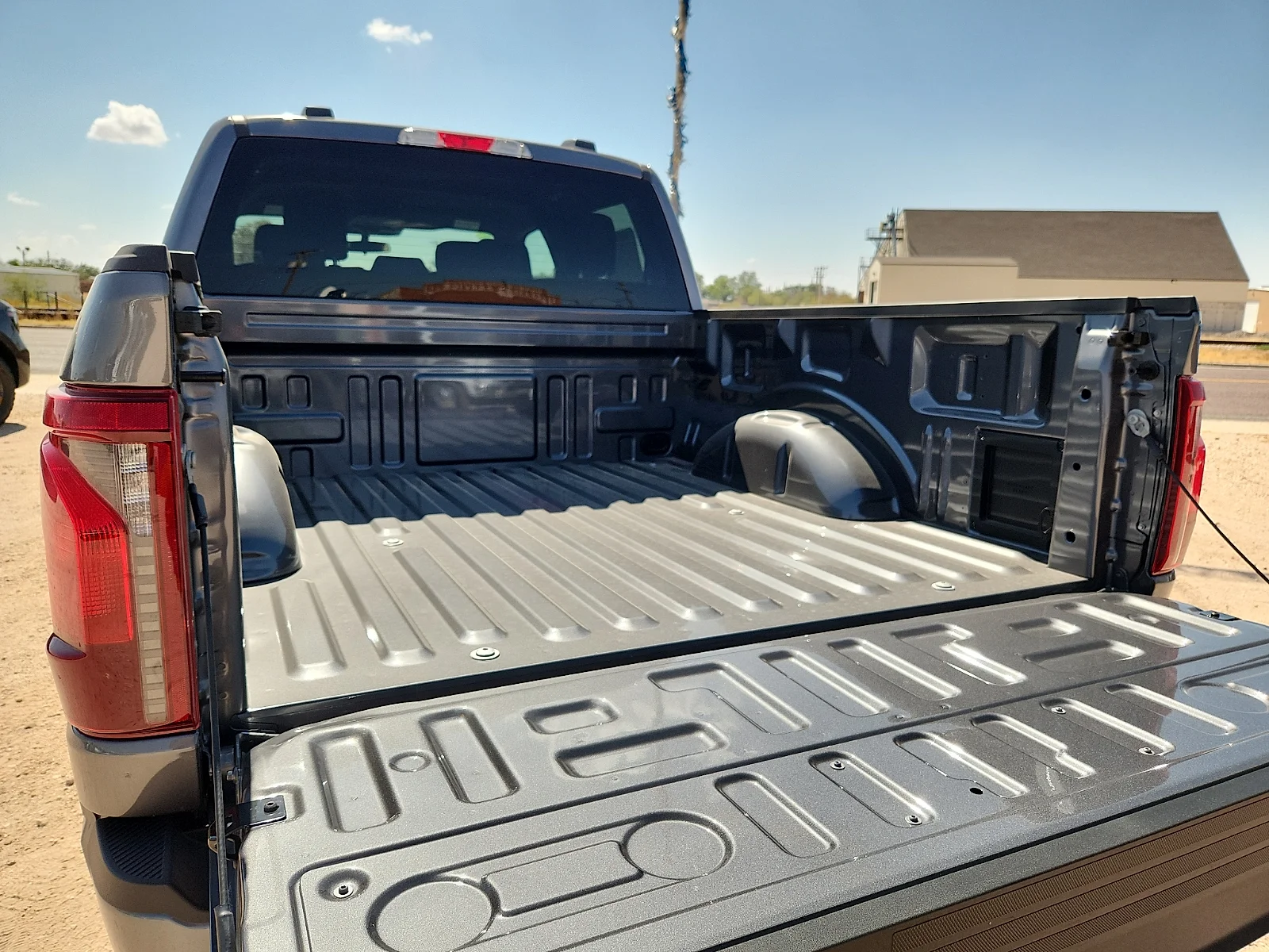 New 2026 Carbonized Gray Metallic Ford XLT image 12