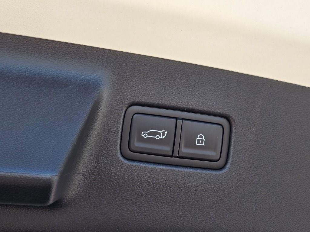 New 2027 White Hyundai SEL AWD image 13