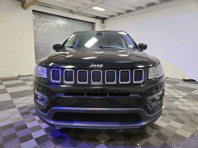 Used 2018 Black Jeep Latitude image 3