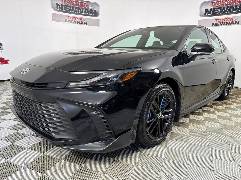 2025 Toyota Camry SE - Photo 7