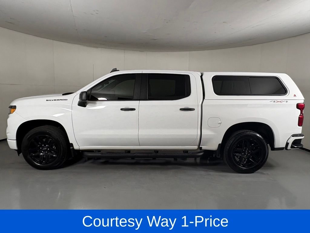 Used 2023 White Chevrolet Custom image 5