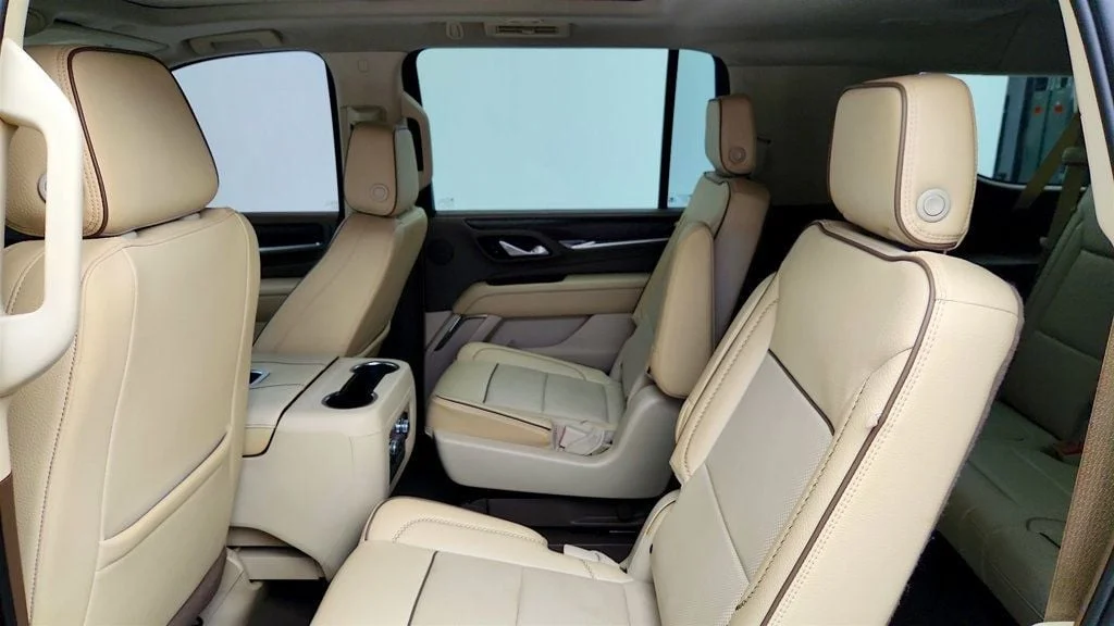 Used 2023 White Frost Tricoat GMC Denali 4WD w/ Panoramic Roof, 22