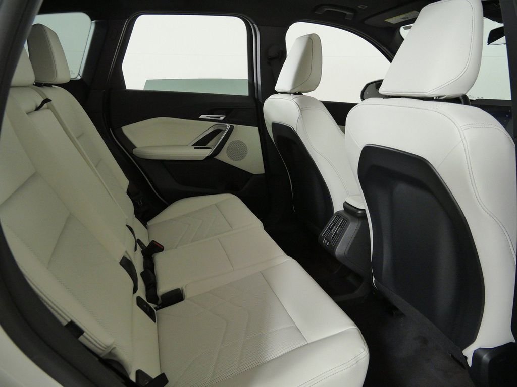New 2026 Alpine White BMW xDrive28i image 24