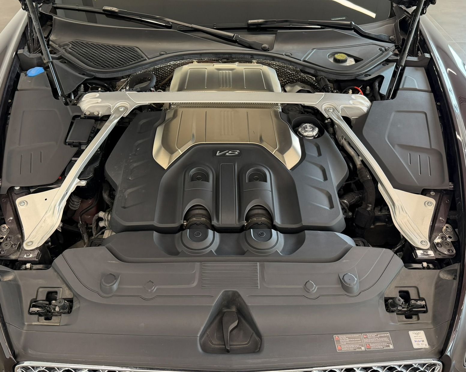 Used 2023 Brown Bentley V8 image 38