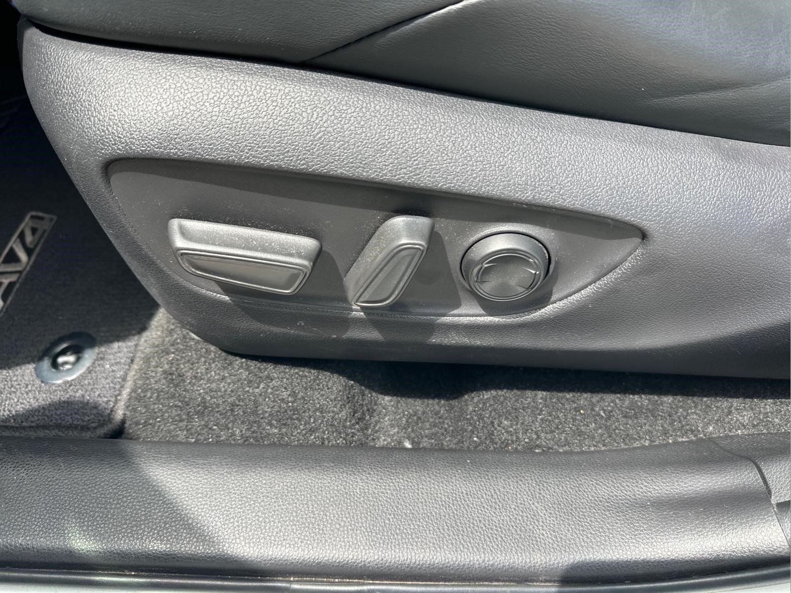 Used 2019 Blizzard Pearl w/Black Roof Toyota Hybrid XSE image 20