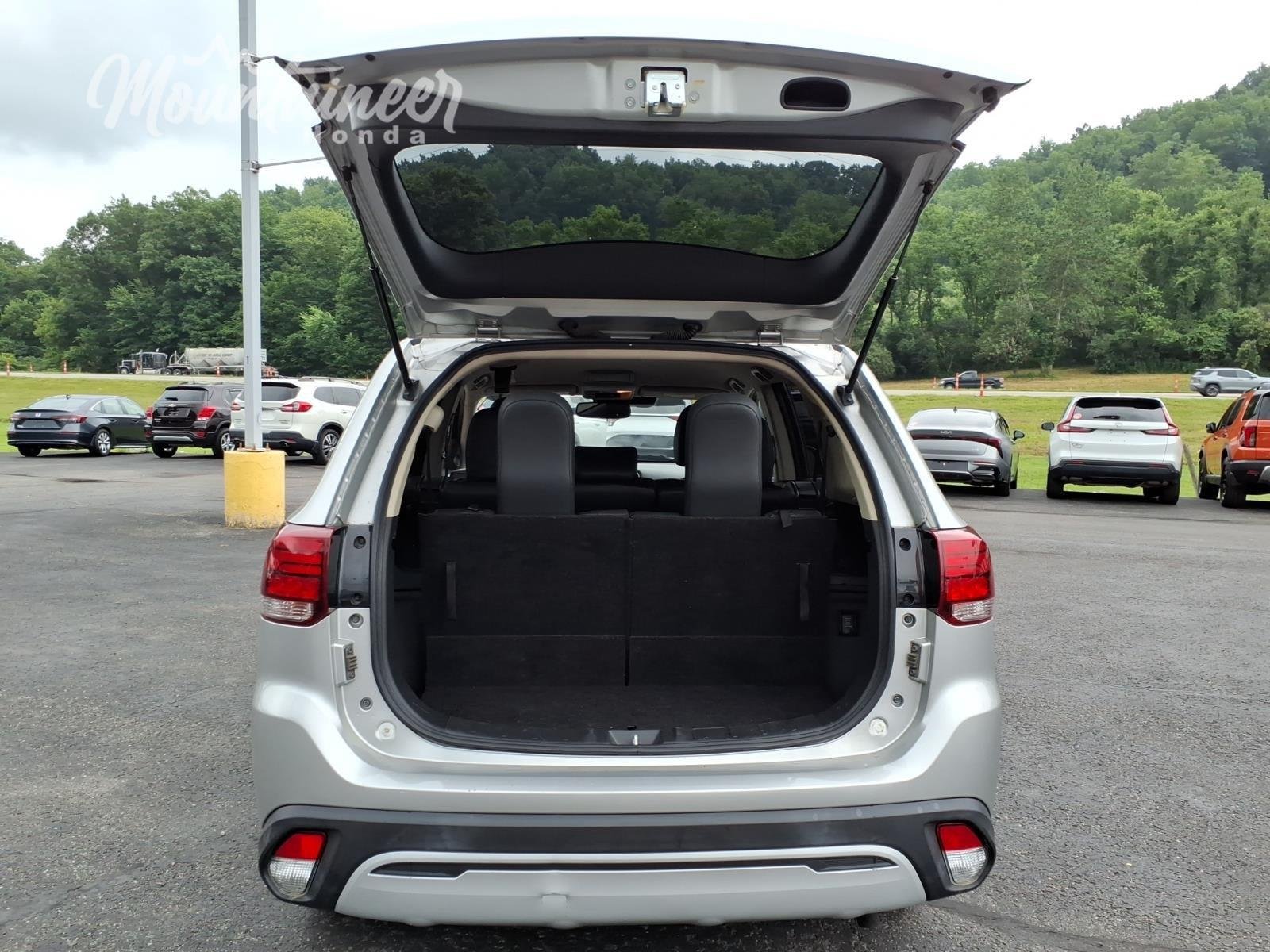 Used 2020 Alloy Silver Metallic Mitsubishi SE image 19