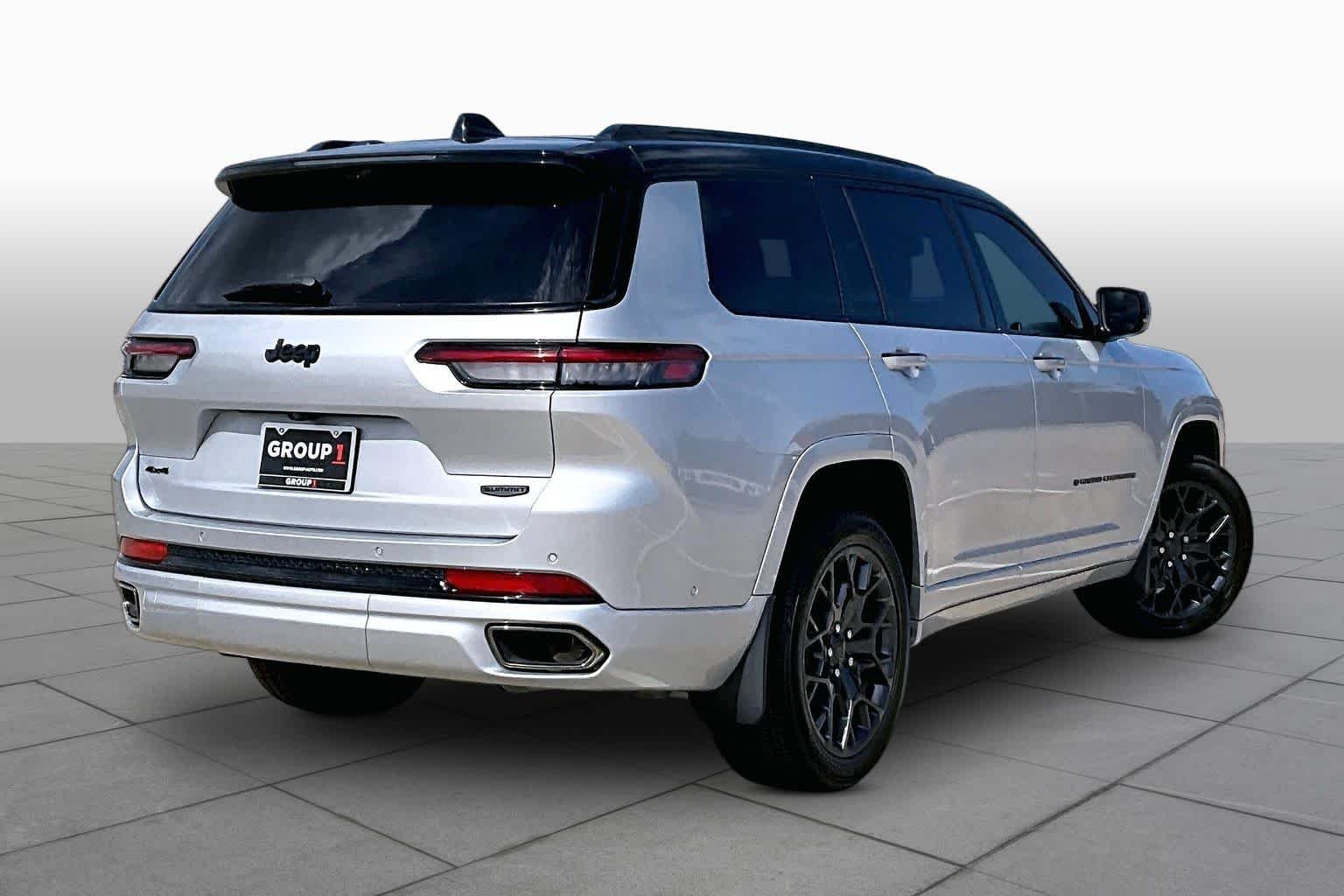 Used 2025 Silver Zynith Jeep Summit Reserve image 13