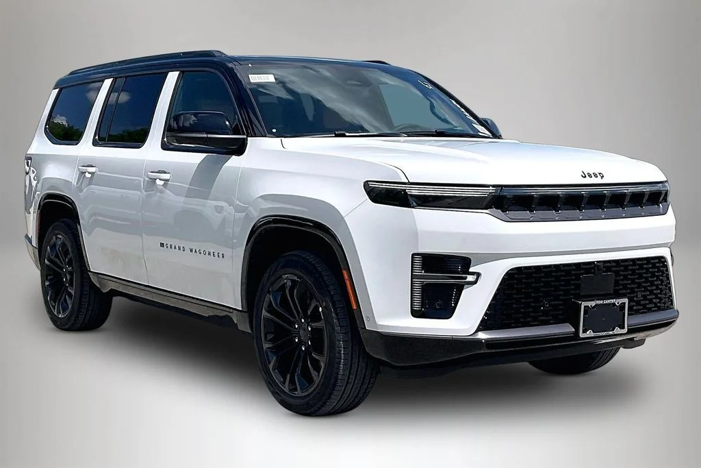New 2026 Bright White Clear-Coat Exterior Paint Jeep Summit Reserve image 1