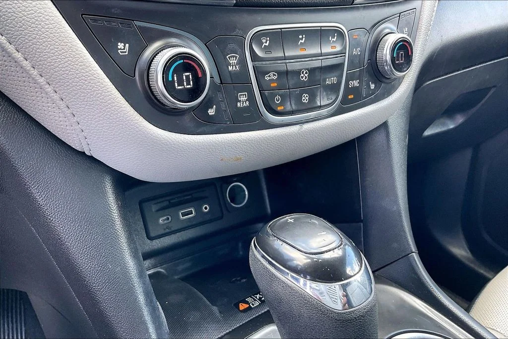Used 2020 White Chevrolet Premier image 25