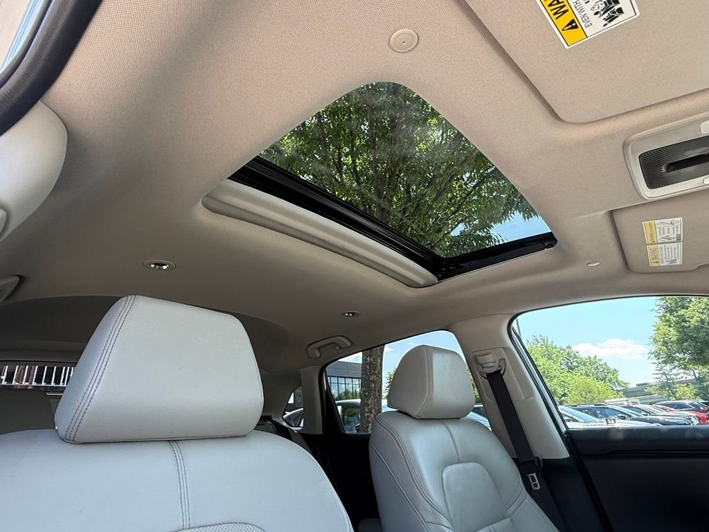 Used 2025 Silver Honda EX-L image 33