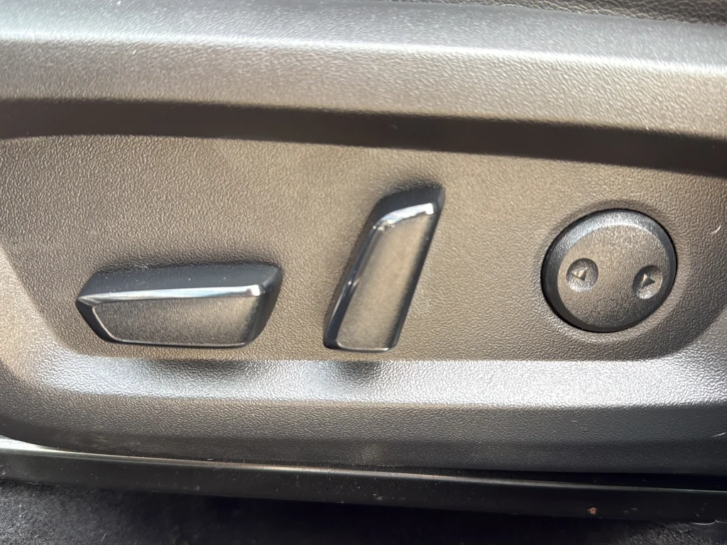 Used 2022 Black Mitsubishi SEL image 15