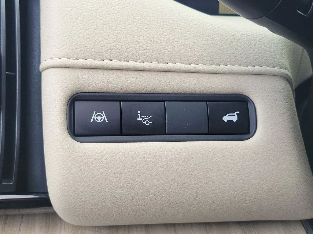 New 2026 White Nissan Platinum Reserve image 26