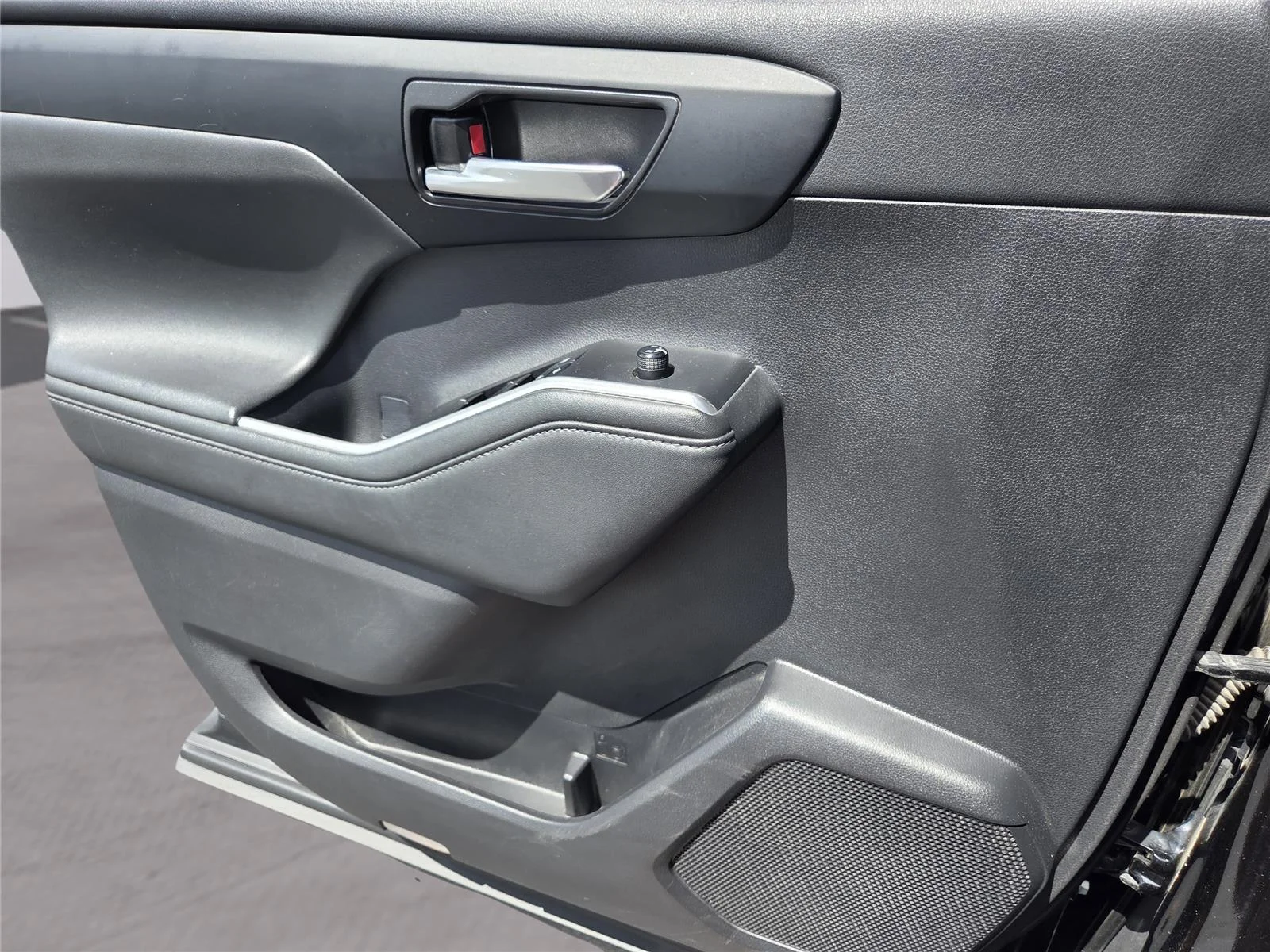 Used 2021 Midnight Black Metallic Toyota XLE image 19